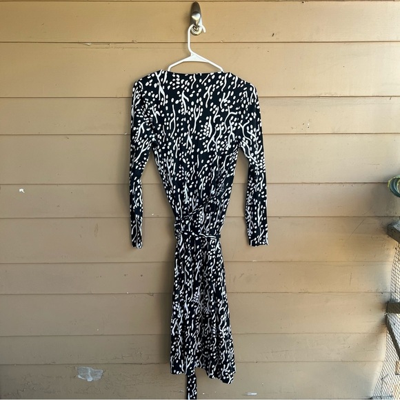DVF x TargetWomen's Long Sleeve Midi Sea Spots Black Wrap Dress Size M Modest - Picture 6 of 7